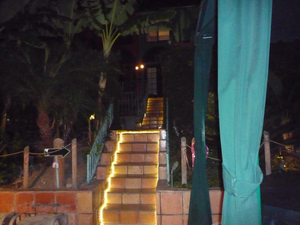 Woodland Hills Calabasas Guesthouses Los Angeles Exterior photo