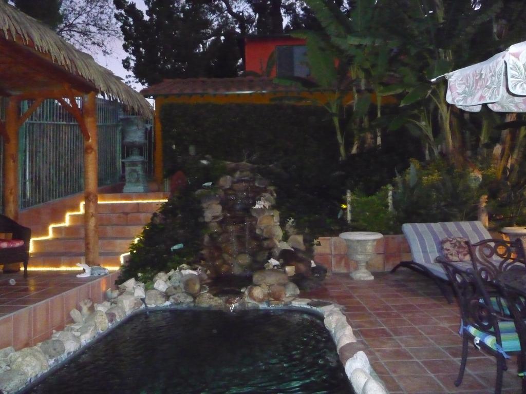 Woodland Hills Calabasas Guesthouses Los Angeles Exterior photo